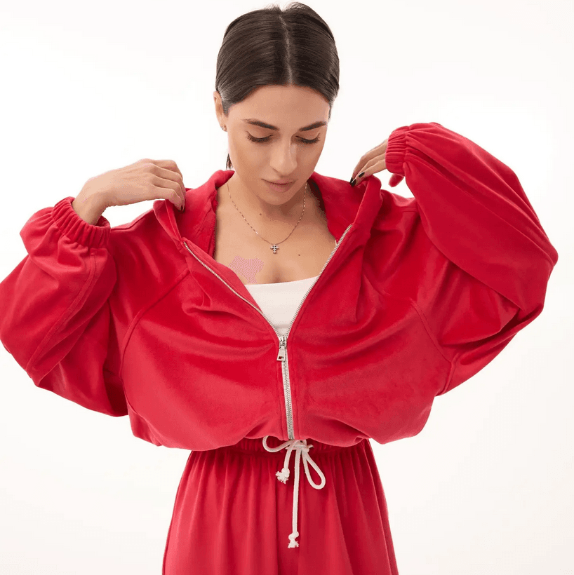 Дівчина у стильному одягу 